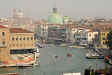 2006г. видно начало стройки моста, соединяющего Пьяцале Рома с островной частью Венеции