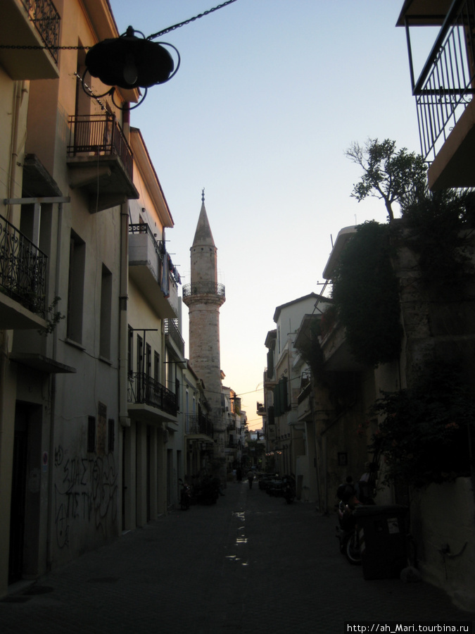 Город Ханиа, как паутина, маленькие узкие улочки перетекающие друг в друга, заманивают своей липкой тишиной... Хания, Греция