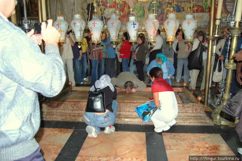 Камень Помазания(Соборования)на который опустили тело Христа после снятия с креста. Иерусалим, Израиль
