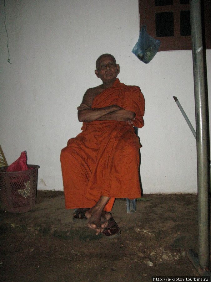 Буддийский монах (главный в монастыре) Шри-Ланка