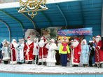 Парад Дедов Морозов и Снегурочек с символом наступающего года — котом Леопольдом.