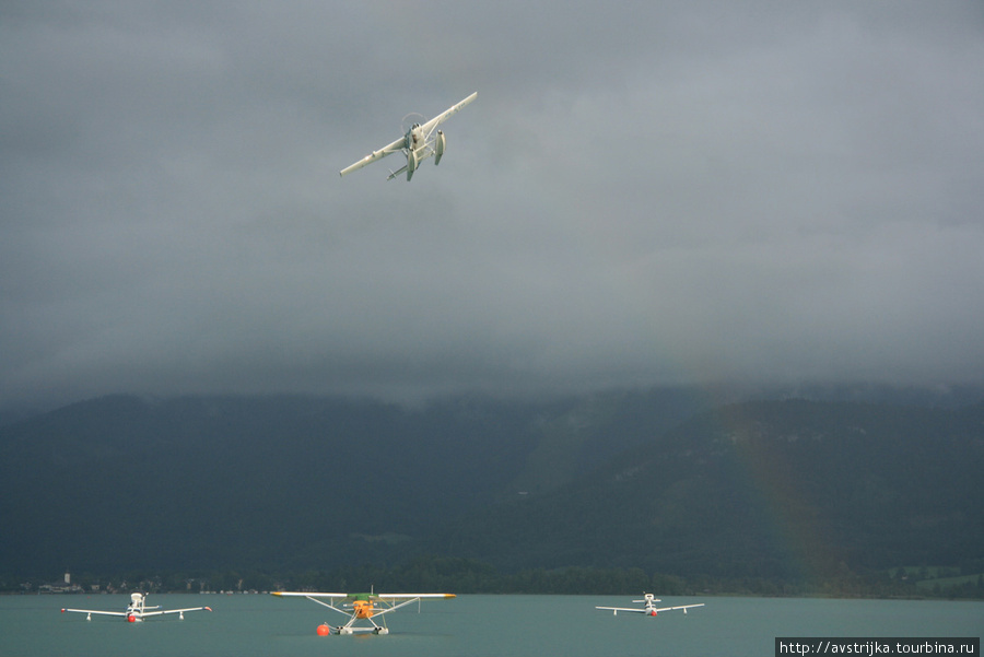 Air-show над бирюзовыми водами Вольфгангзее Санкт-Вольфганг, Австрия