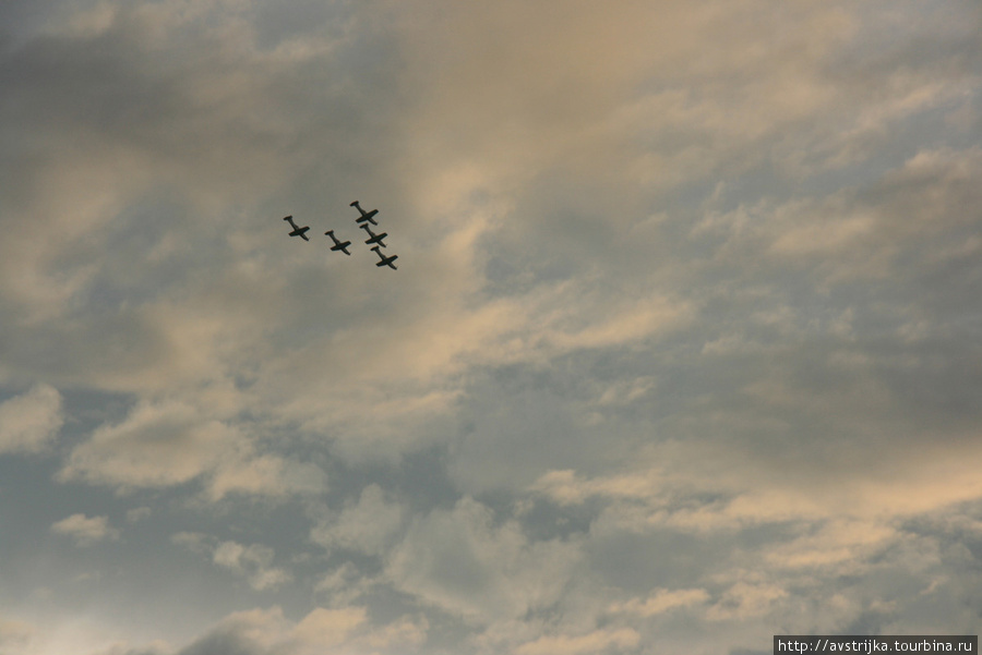 Air-show над бирюзовыми водами Вольфгангзее Санкт-Вольфганг, Австрия