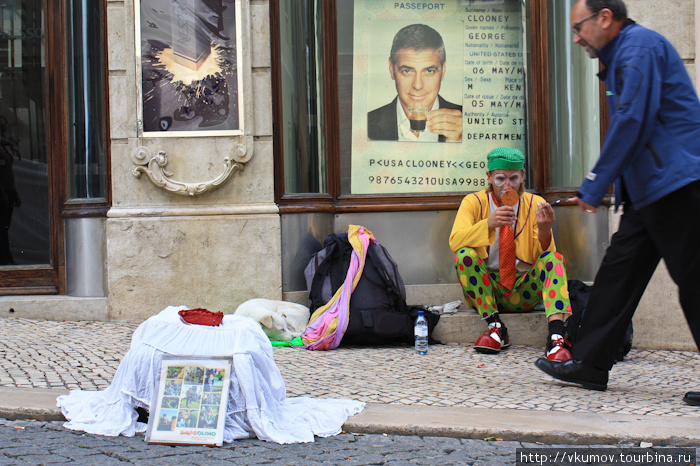 Уличный клоун. Лиссабон, Португалия
