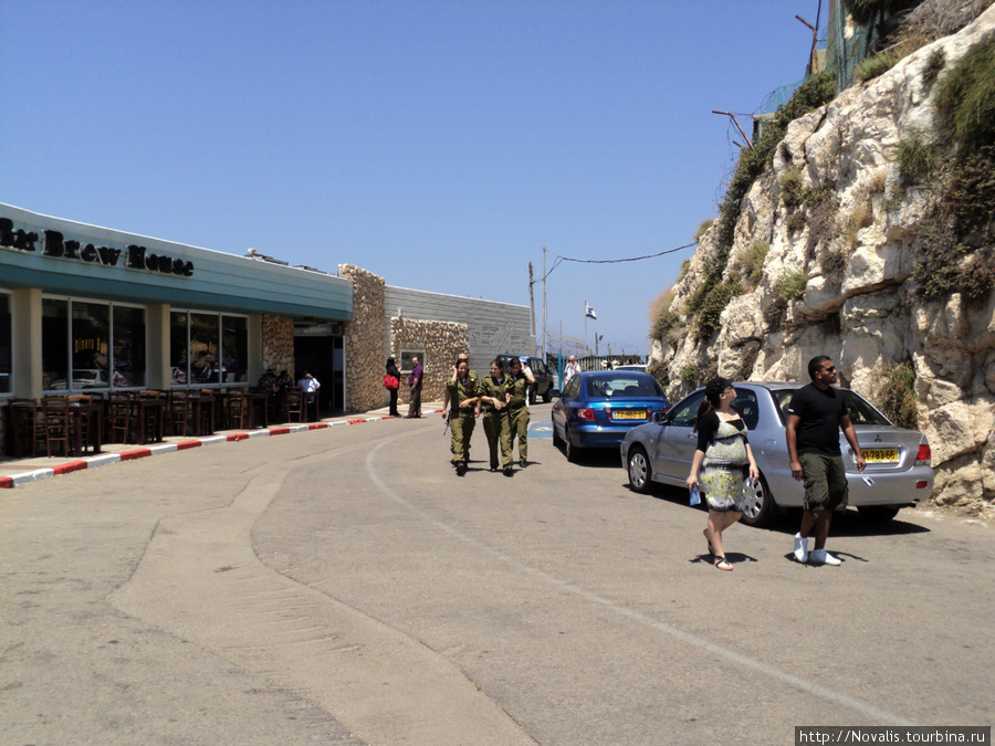 В двух шагах от границы с Ливаном можно посидеть в ресторанчике Кфар-Рош-Ханикра, Израиль