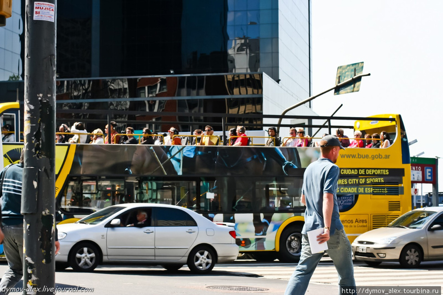 Открытые автобусы — программа мэра. Садишься- одеваешь наушники, выбираешь язык и катаешься по городу Буэнос-Айрес, Аргентина