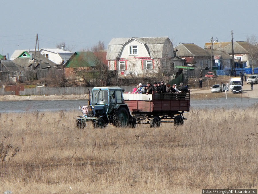 Владимир Владимирович, трактор и сельчане Заокское, Россия