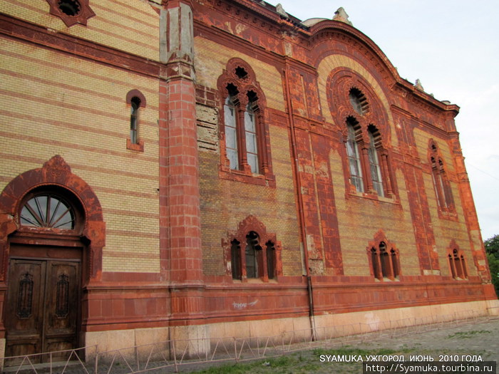 Фрагмент здания бывшей синагоги. Ужгород, Украина