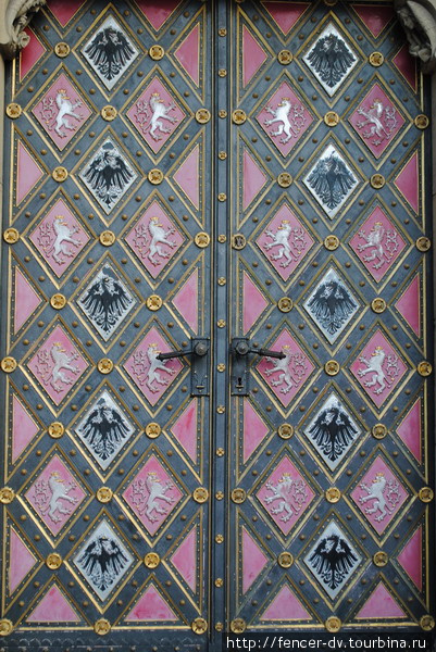 Изысканная дверь церкви Прага, Чехия