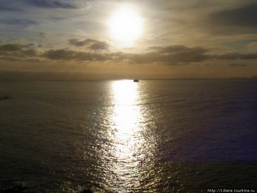 Рассвет на корабле романтичен вдвойне! Регион Мадейра, Португалия