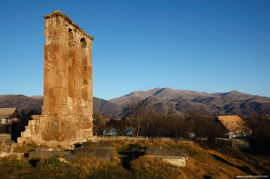 Памятник-надгробие в Одзунском монастыре. Армения