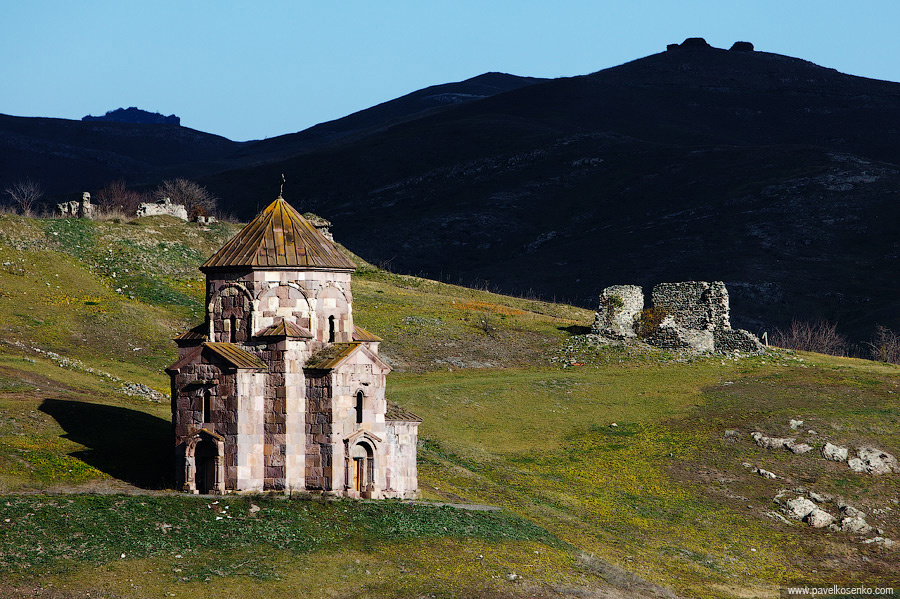 Старая армянская церковь в Воскепаре. Армения