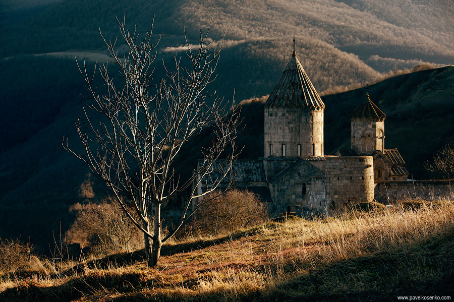 Татевский монастырь. Главное здание построено в 906 г. Армения