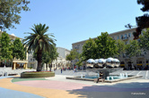 Площадь фонтанов и знаменитая пальма.