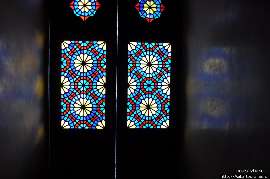 Шебеке на двери во Дворце Шекинских ханов (Шеки, Азербайджан). Азербайджан