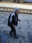 Старичок на пероне вокзала в Перми