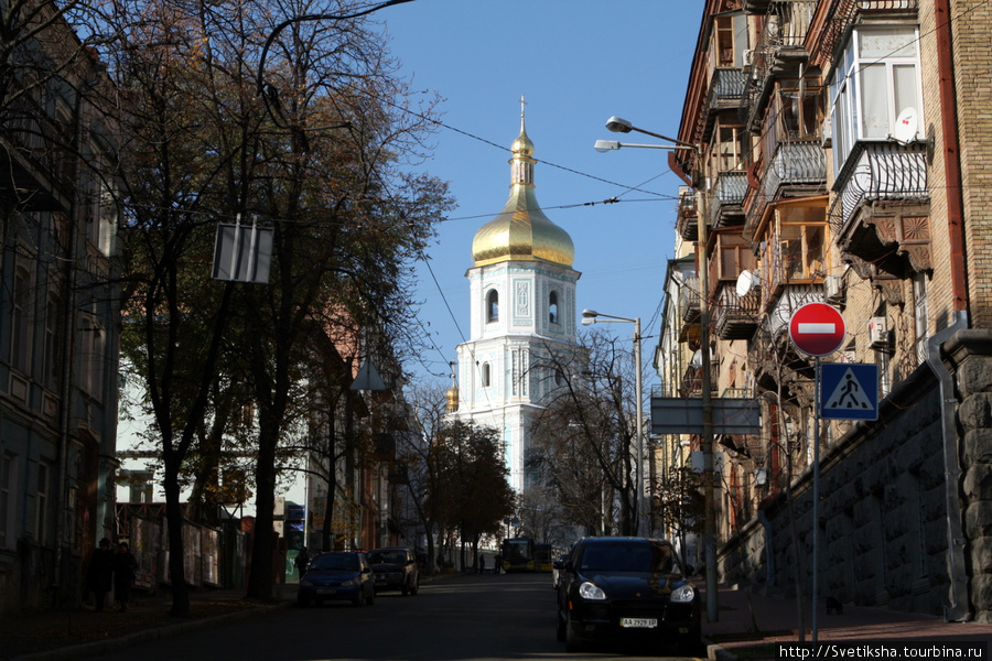 Вверх к Софийскому собору. Киев, Украина