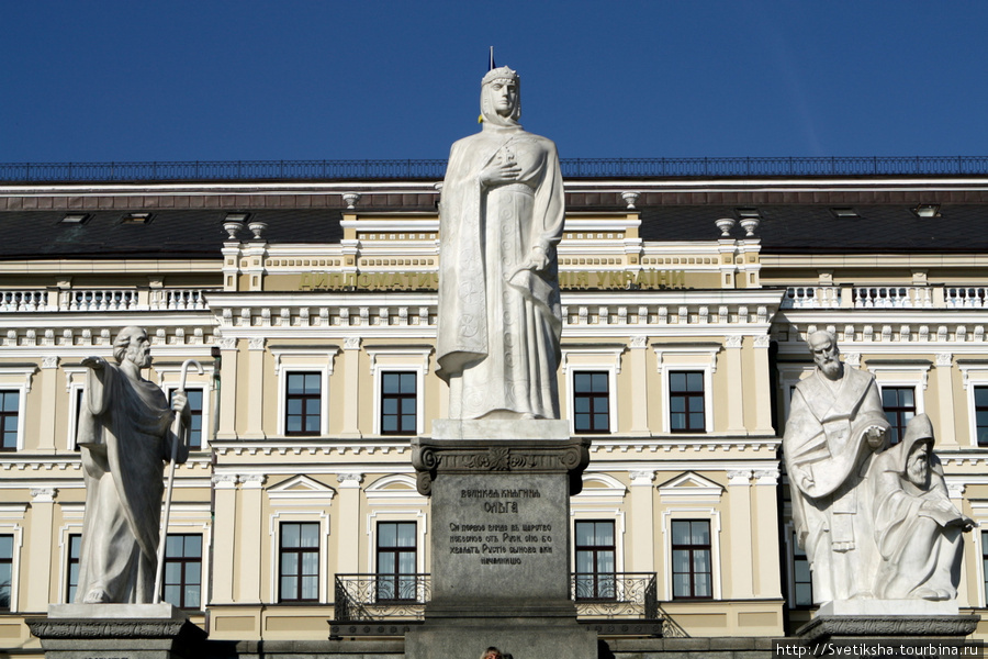 Памятник княгине Ольге Киев, Украина