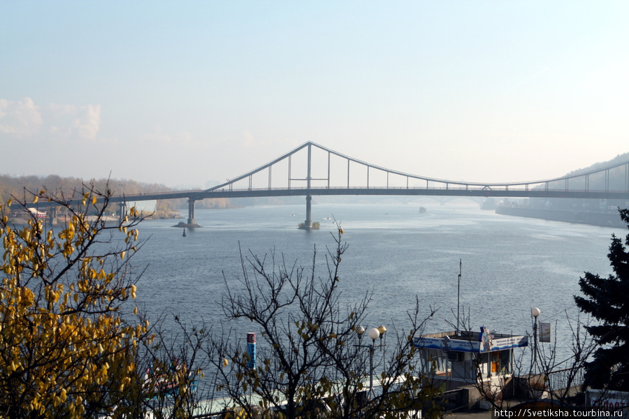 Мост через Днепр, вид с Речного вокзала Киев, Украина