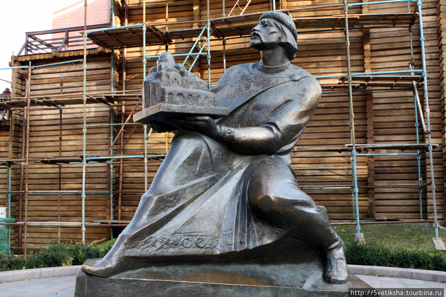 Памятник Ярославу Мудрому у Золотых ворот Киев, Украина