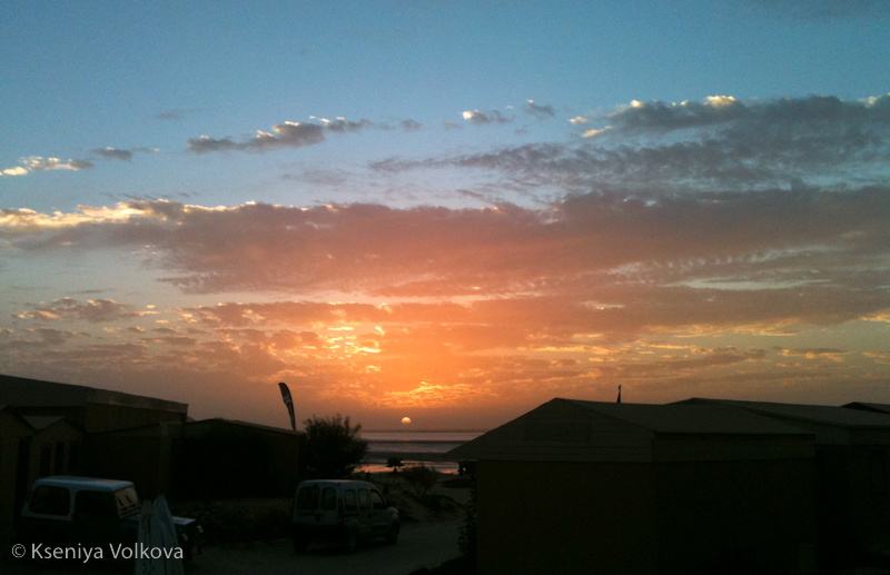 А так выглядит закат над лагуной в кайт-кэмпе. Дахла, Западная Сахара