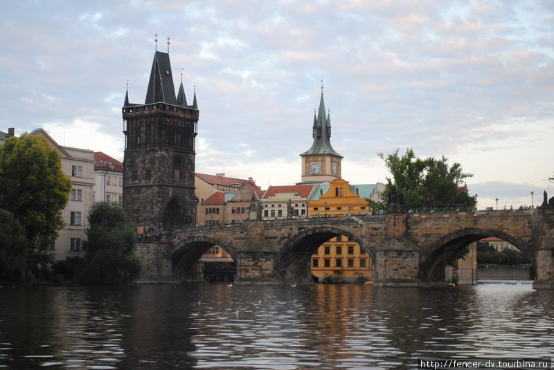 Карлов мост с воды Прага, Чехия