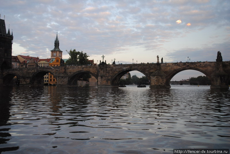 Карлов мост с воды Прага, Чехия
