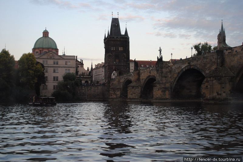 Карлов мост с воды Прага, Чехия