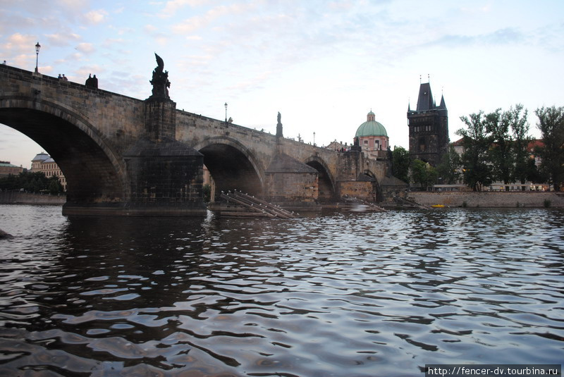 Карлов мост с воды Прага, Чехия