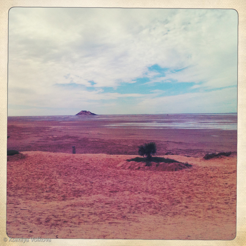 Вид на лагуну в отлив Дахла, Западная Сахара