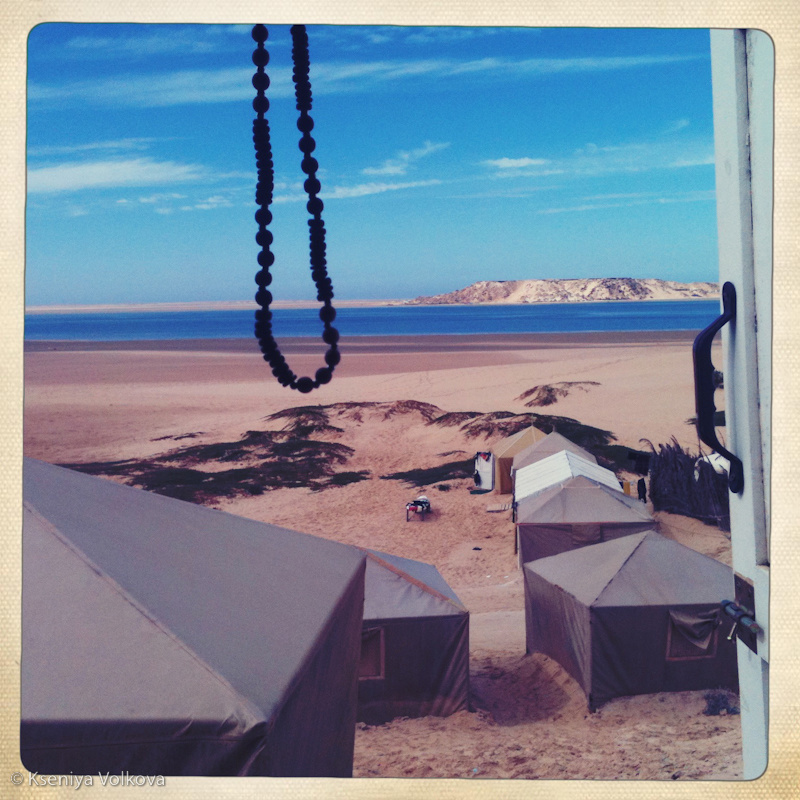 Доброте утро! Открываешь вид и видишь такое — вот это жизнь в гармонии с природой =) Дахла, Западная Сахара