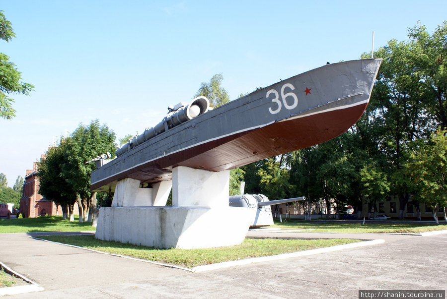Торпедный катер на площади Балтийской славы Балтийск, Россия