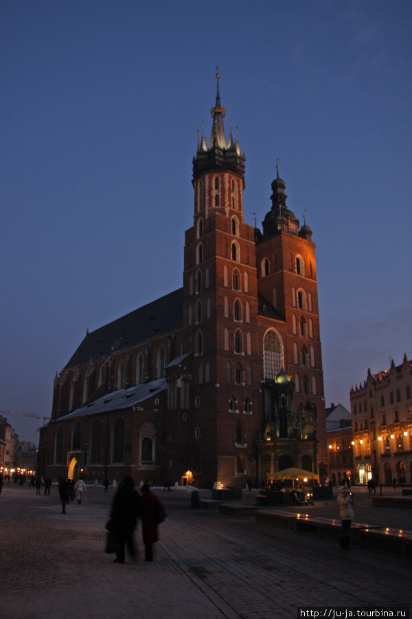 Мариацкий костёл (вечер) Краков, Польша