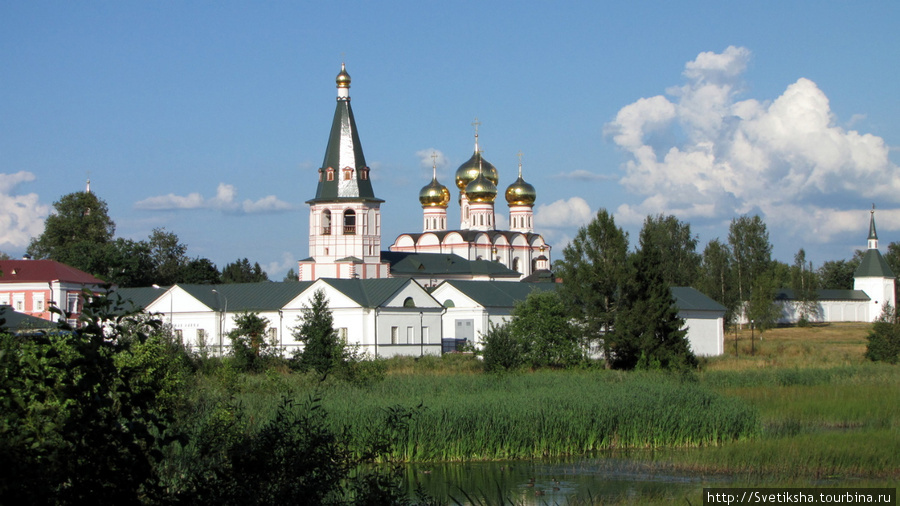 Омовение в монастырском озере Валдай, Россия