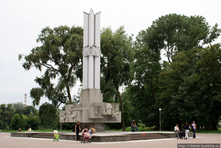 Памятник в парке 40-летия ВЛКСМ в Калининграде Калининград, Россия
