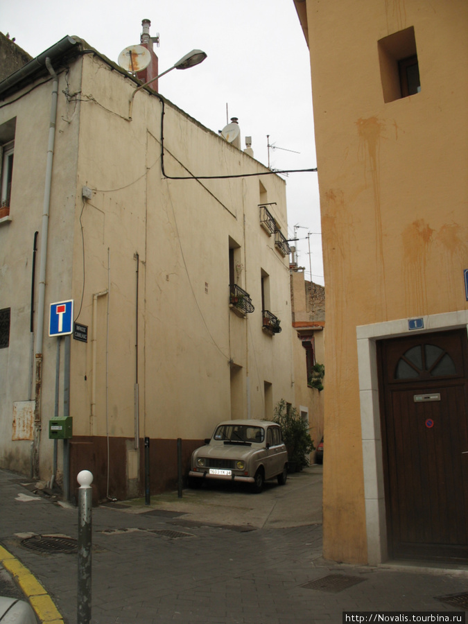 когда свернула на эту улицу, показалось, что я внутри какого-то старого французского фильма Сет, Франция