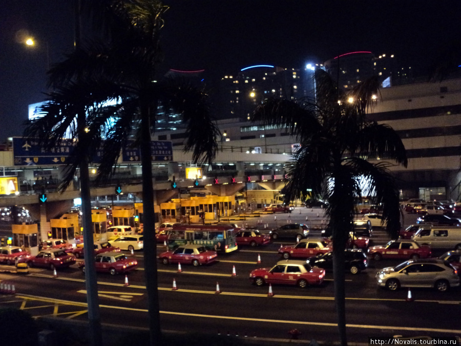 красные букашки — тысячи такси Гонконг