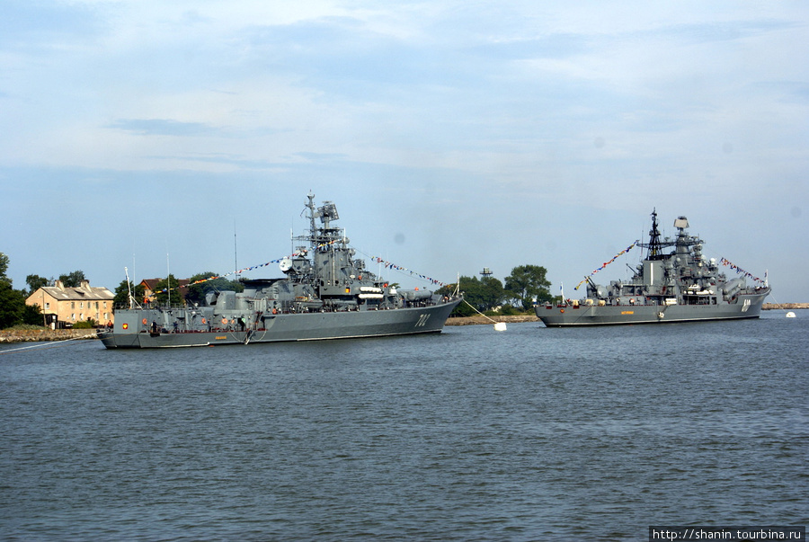 Крейсеры в проливе у Балтийска — тоже готовятся к параду Балтийск, Россия