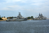 Крейсеры в проливе у Балтийска — тоже готовятся к параду