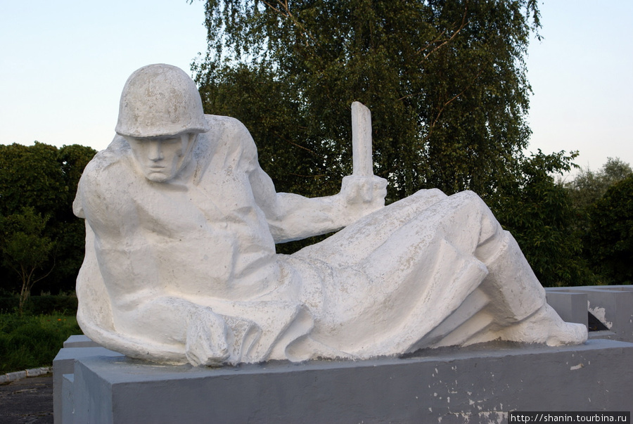 Памятник советскому солдату в Добровольске Добровольск, Россия