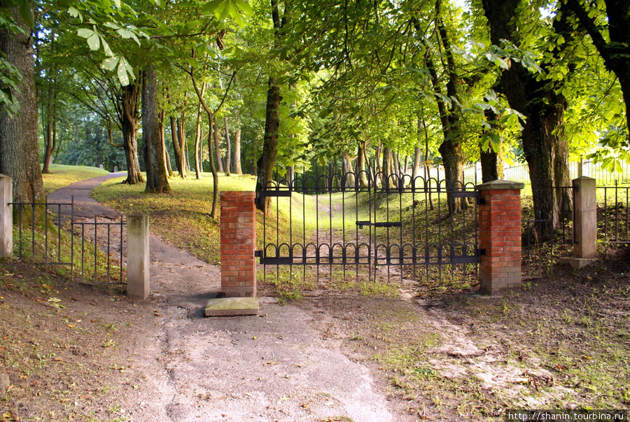 Вход на немецкое кладбище в Добровольске