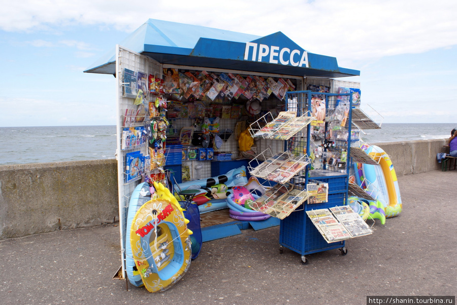 Газетный киоск на набережной Зеленоградск, Россия