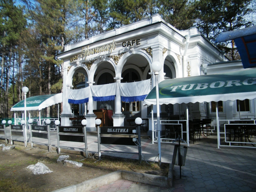 Кафе Эрмитаж в парке Кисловодск, Россия
