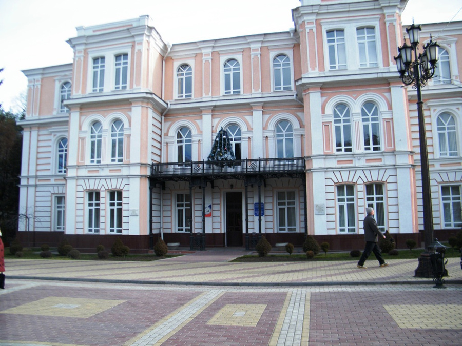 В этом здании в 1918 году  размещалось первое большевистское правительство города Кисловодск, Россия