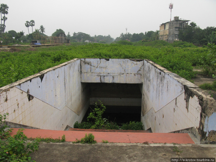 Подземный переход (полный воды) Джафна, Шри-Ланка