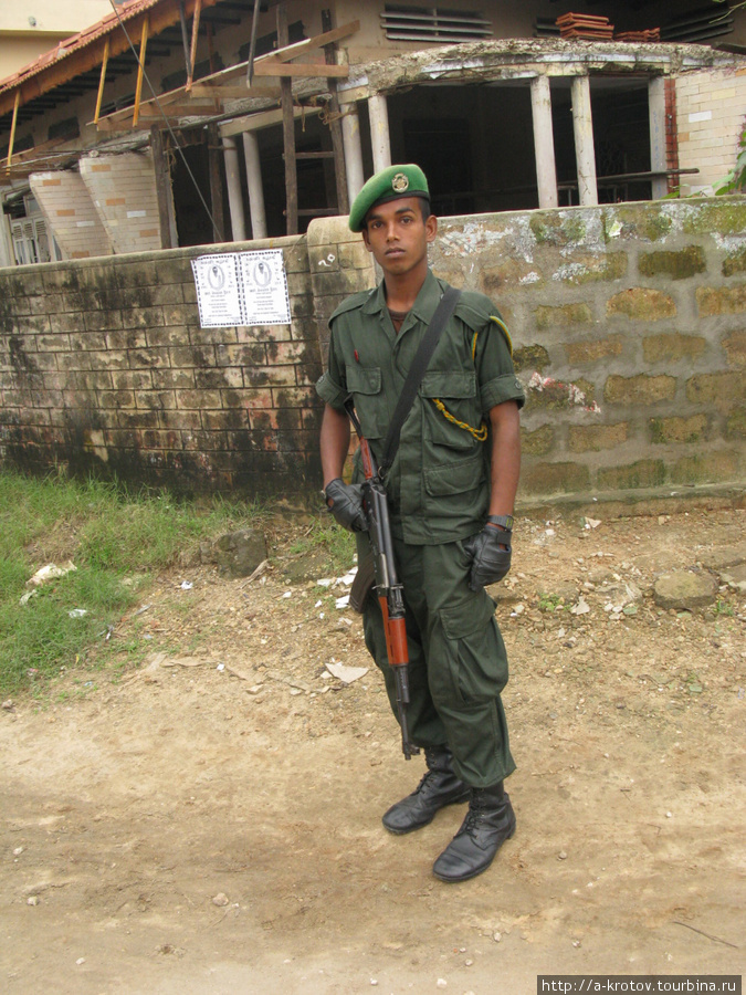 Солдатики следят за порядком Джафна, Шри-Ланка