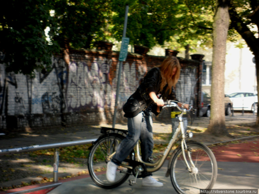 хорошее дело....  учиться ездить на велосипеде в Берлине Берлин, Германия