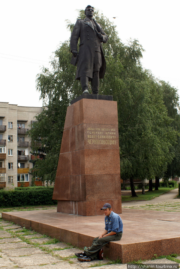 Памятниу Черняховскому в Черняховске Черняховск, Россия