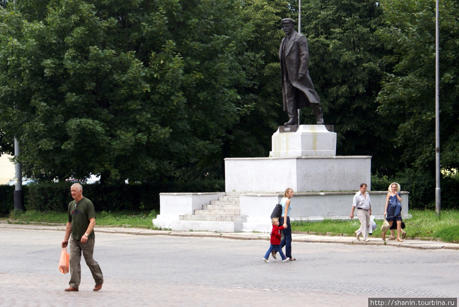 На площади у памятника Ленину в Черняховске Черняховск, Россия