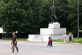 На площади у памятника Ленину в Черняховске